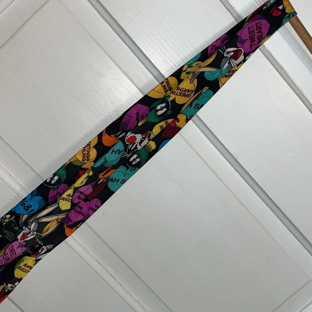 Looney Tunes Mania Tie |‎ 1994 Conversation Hearts Valentine's Day on Black Tie